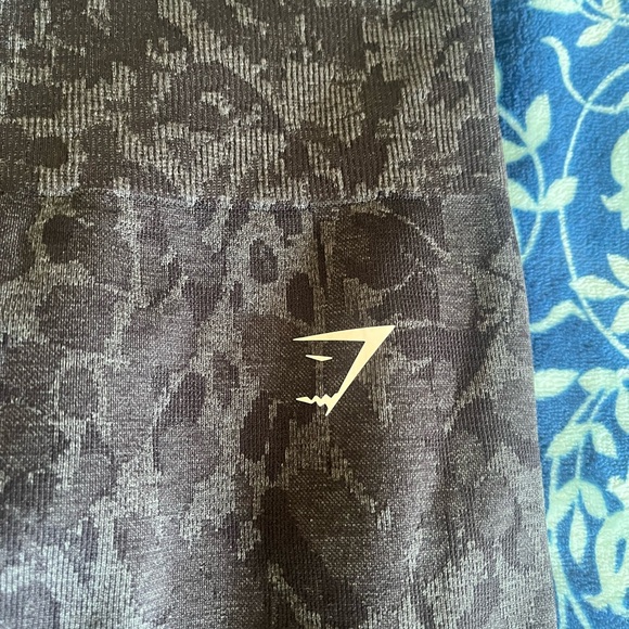 Gymshark animal print gray leggings - Picture 2 of 5